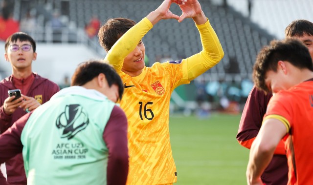 v站-比赛中险自摆乌龙，拜合拉木赛后现身李昊社媒评论：门神